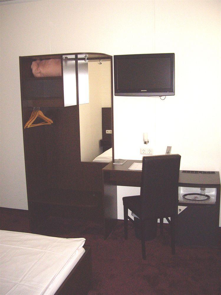 Aaa Budget Hotel Colonia Esterno foto