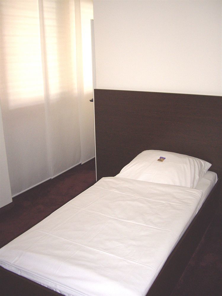 Aaa Budget Hotel Colonia Esterno foto