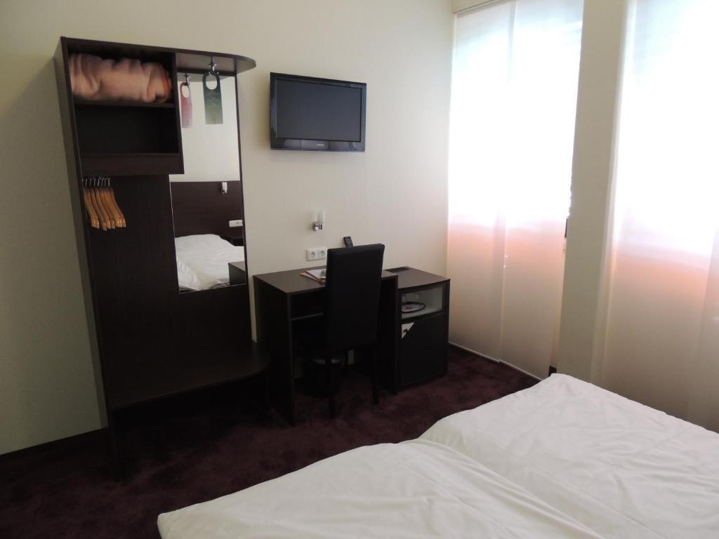 Aaa Budget Hotel Colonia Esterno foto